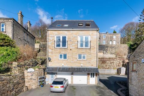 Longwood Gate, Huddersfield HD3 3 bed semi