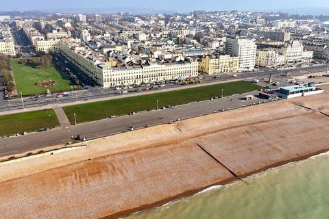 Brunswick Terrace, Hove 2 bed apartment for sale