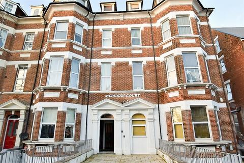 Jevington Gardens, Eastbourne BN21 2 bed flat for sale