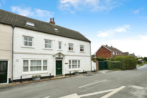 North Frodingham, East Riding Of... 4 bed semi