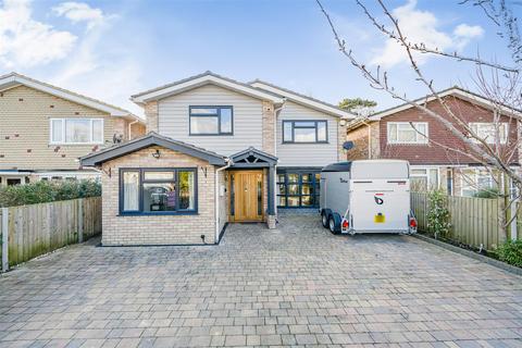 Southbrook Close, Havant PO9 5 bed detached house for sale