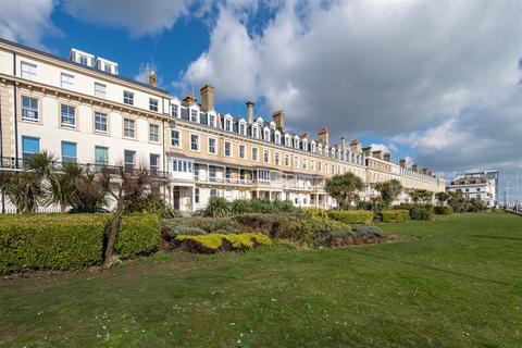 Heene Terrace, Worthing 2 bed flat for sale