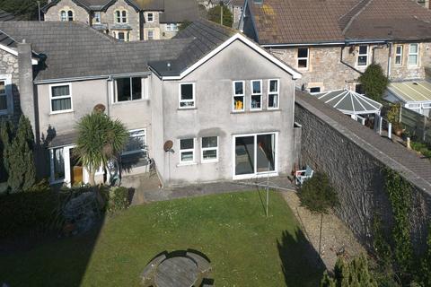 2 bedroom ground floor flat for sale