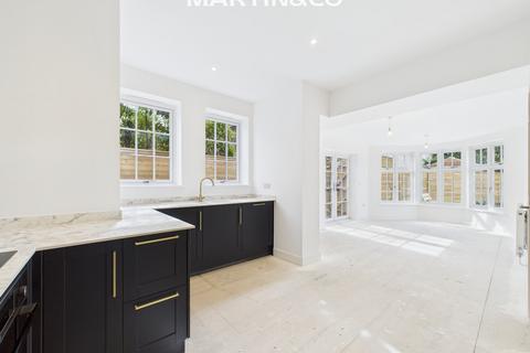 Oakingham Court, Heath Hill Road North 2 bed apartment for sale