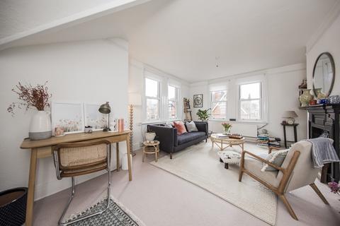 Mountfield Gardens, Tunbridge Wells 1 bed apartment for sale