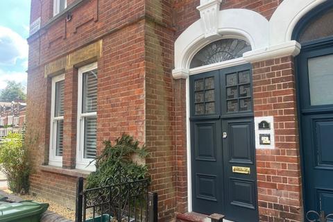 Mountfield Gardens, Tunbridge Wells 1 bed apartment for sale