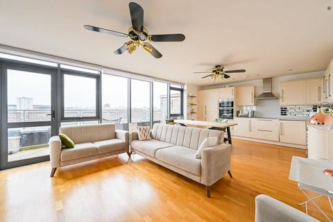 Axminster Road, Holloway, London, N7 2 bed flat for sale