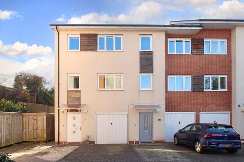 Adeyfield Road, Hemel Hempstead 4 bed end of terrace house for sale