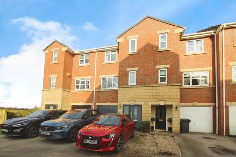 Meadowbrook Court, Leeds LS27 3 bed terraced house for sale