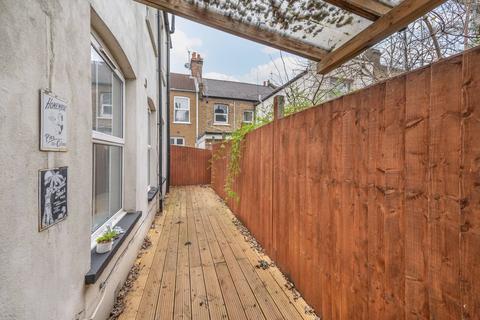 Brownlow Road, Harlesden, London, NW10 2 bed flat for sale