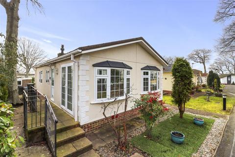 Beech Avenue, Deanland Wood Park... 2 bed park home for sale