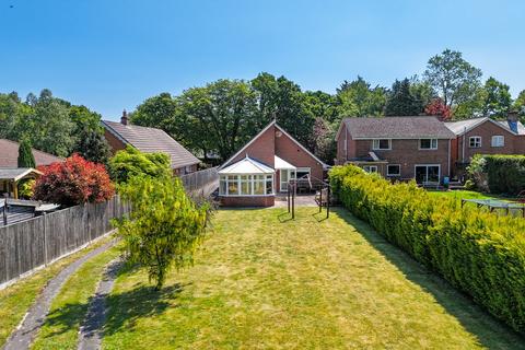Whinwhistle Road, Romsey SO51 3 bed detached bungalow for sale