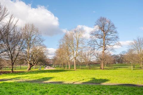 Kensington Road, Kensington, London, W8 4 bed flat for sale