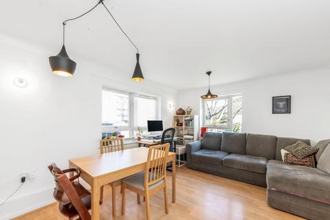 Wells Way, Camberwell, London, SE5 2 bed maisonette for sale