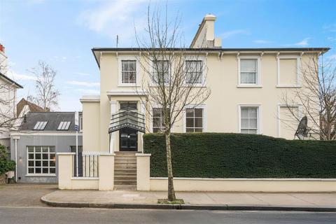 Clifton Hill, St Johns Wood, NW8 4 bed house for sale