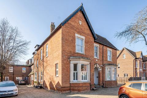 Linden Road, Bedford, Bedfordshire 2 bed maisonette for sale
