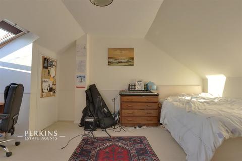 Southall, UB1 2 bed duplex for sale