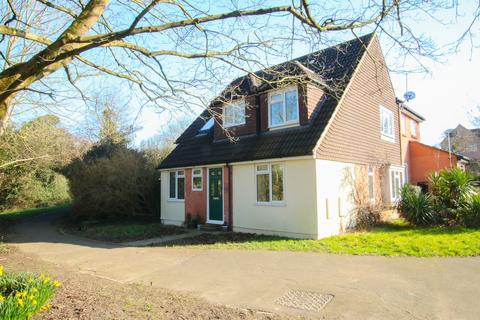 Linnet Walk, Wokingham, RG41 4 bed end of terrace house for sale