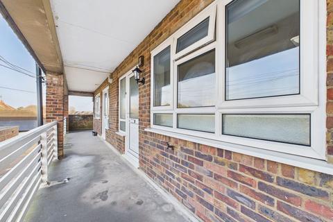 Elm Park, Ferring, Worthing, BN12 3 bed maisonette for sale