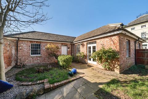 The Crescent, Gloucestershire GL1 2 bed bungalow for sale