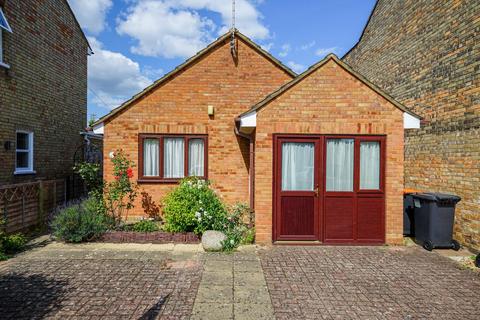 George Street, Leighton Buzzard 2 bed detached bungalow for sale