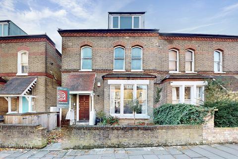 Finsbury Park Road, London 3 bed flat for sale