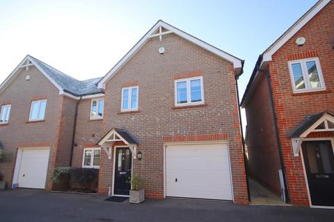 Station View, Billingshurst 4 bed end of terrace house for sale