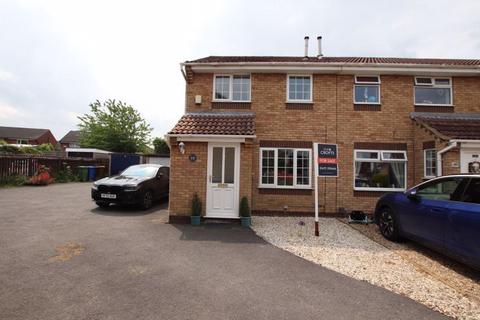 ROMSEY COURT, LACEBY ACRES 3 bed end of terrace house for sale