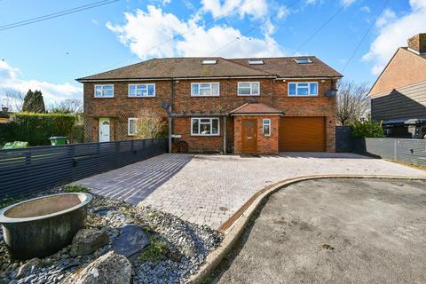 Chandlers Mead, Cooksbridge 5 bed semi