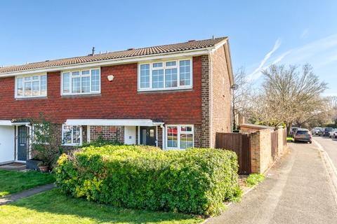 Mayfield Close, Hersham... 2 bed end of terrace house for sale