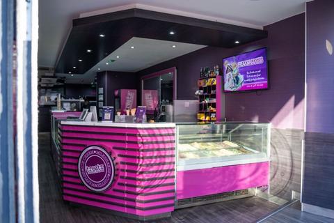 Treatz Dessert Parlour Restaurant, LU1 Terraced house for sale