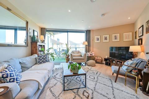 Churchyard Row, Elephant and Castle... 2 bed flat for sale