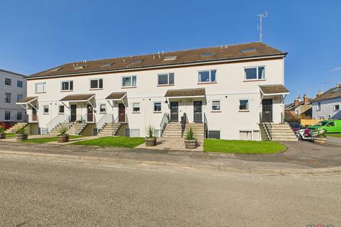 Cedar Court Road, Cheltenham GL53 2 bed maisonette for sale