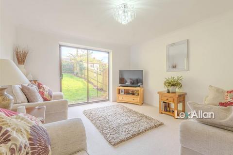 Lynwood Drive, Blakedown, Kidderminster 2 bed semi