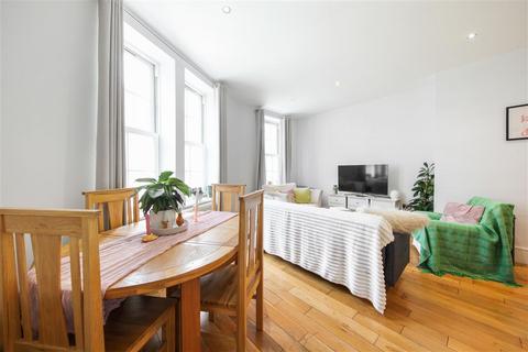 Stanley Grove, SW8 2 bed flat for sale