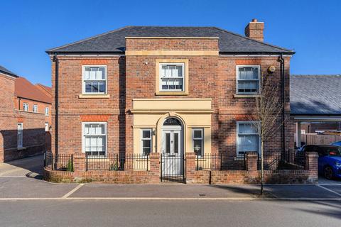 Minerva Way, Beaconsfield HP9 3 bed detached house for sale