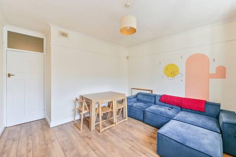 Hartington Road, Stockwell, London, SW8 2 bed flat for sale