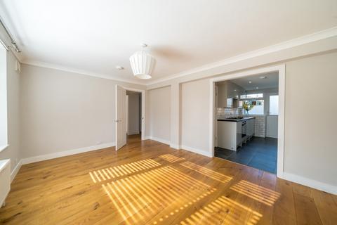 Fortis Green, East Finchley, London, N2 3 bed apartment for sale