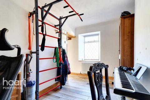 Snatchwood Road, Pontypool 2 bed cottage for sale