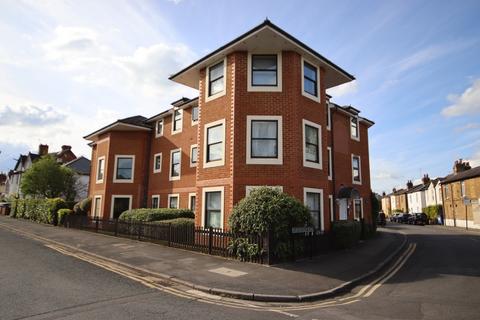 Close To Town & Station, Maidenhead 2 bed flat for sale