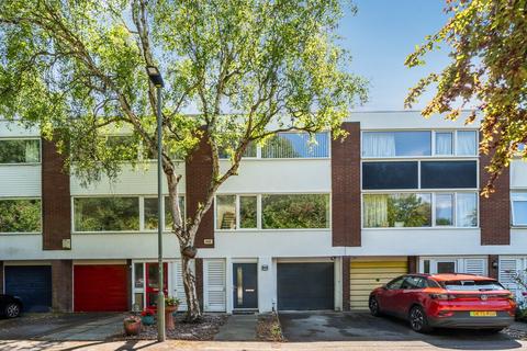 Foxgrove Road, Beckenham, Kent, BR3 3 bed terraced house for sale