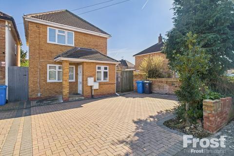 Smiths Lane, Windsor, Berkshire, SL4 3 bed detached house for sale