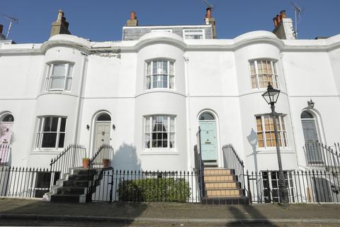 Guildford Lawn, Ramsgate, CT11 3 bed terraced house for sale