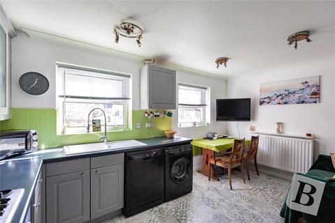 Marsh Crescent, Rowhedge, Colchester... 3 bed semi
