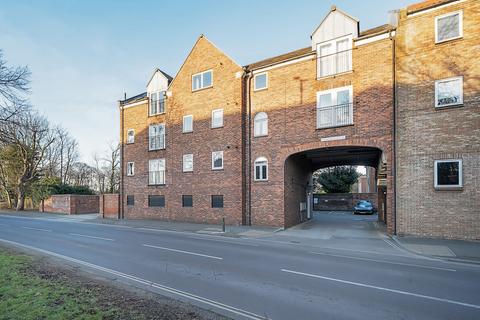 Regal Court, Manor Road, Beverley... 2 bed flat for sale