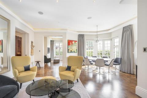 Kidderpore Avenue, Hampstead, NW3 2 bed flat for sale