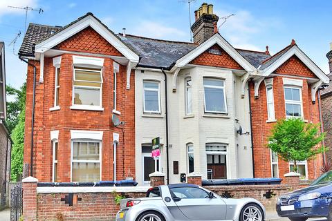 East Grinstead, West Sussex, RH19 2 bed apartment for sale