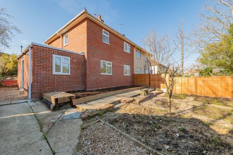 Langdown Road, Southampton SO45 3 bed semi