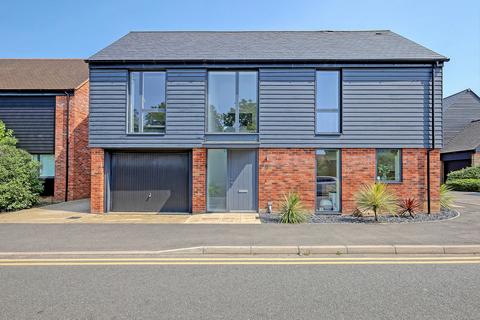 Channels, Chelmsford CM3 3 bed detached house for sale