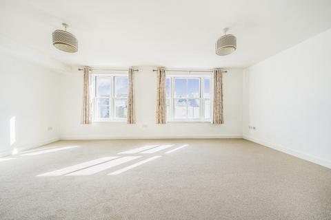 Charter Gate, Haywards Heath, RH16 2 bed apartment for sale